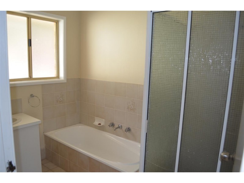 11 Bottlebrush Drive, Tumut NSW 2720