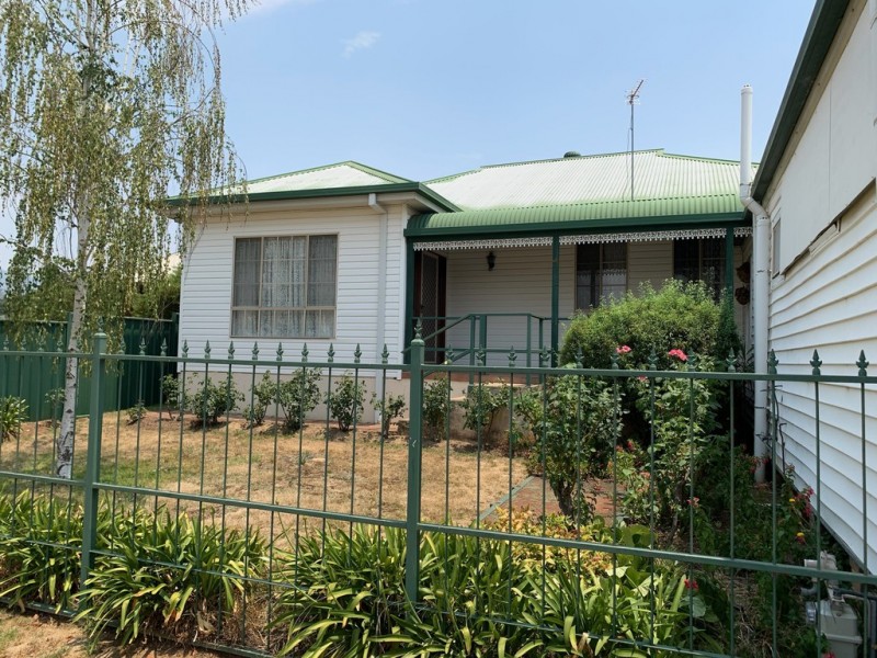 177 Capper Street, Tumut NSW 2720