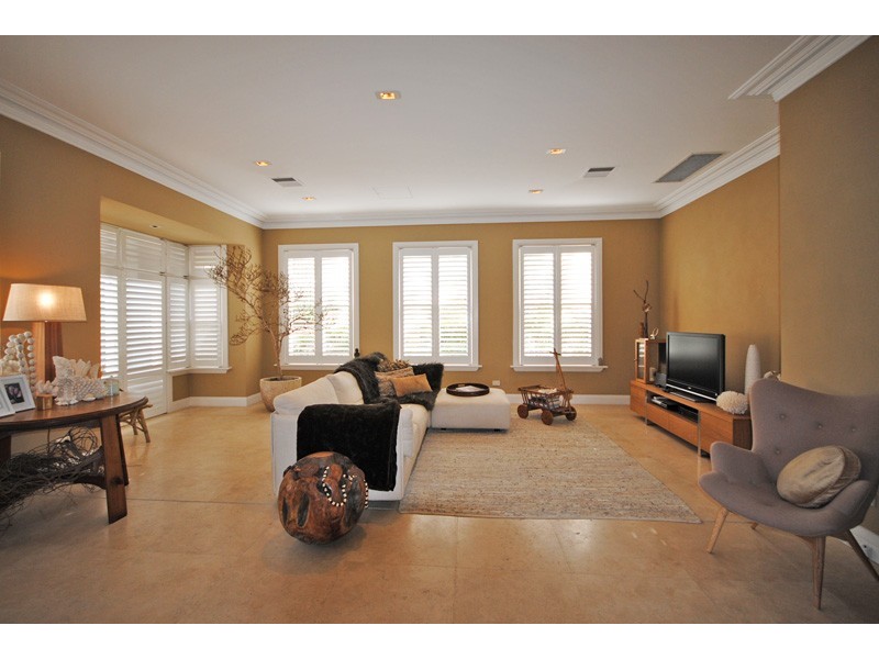 33 The Serpentine, Bilgola NSW 2107