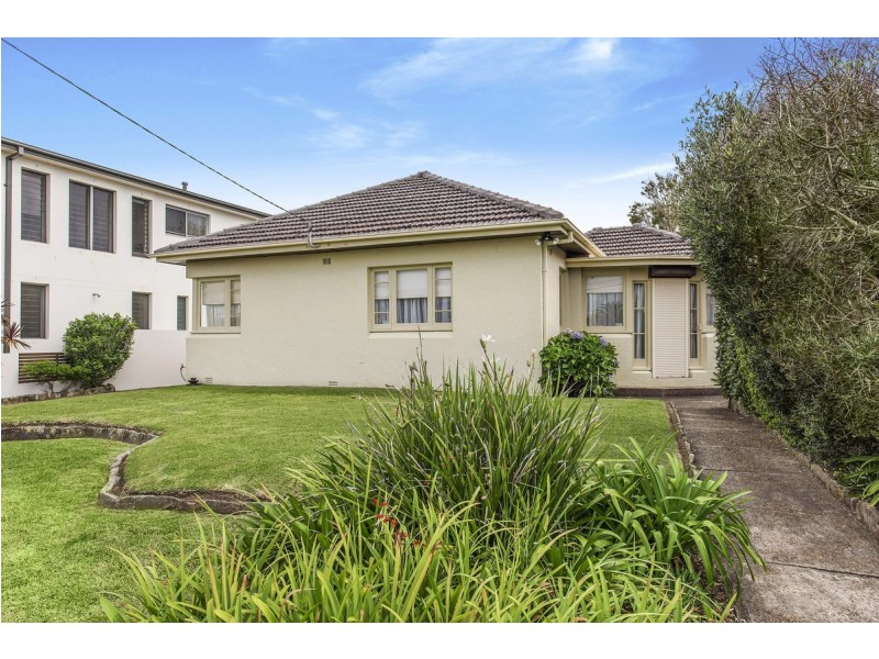 16 Headland Road, North Curl Curl NSW 2099