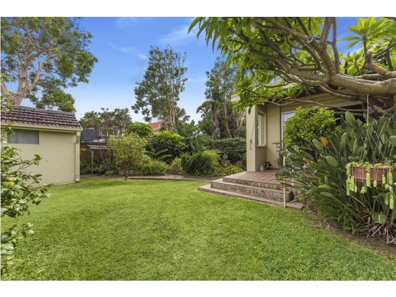 16 Headland Road, North Curl Curl NSW 2099