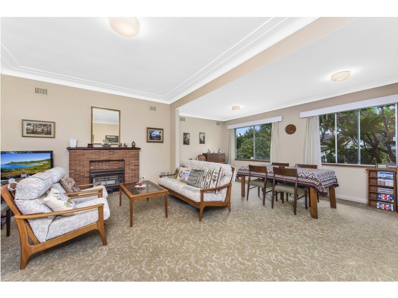 16 Headland Road, North Curl Curl NSW 2099