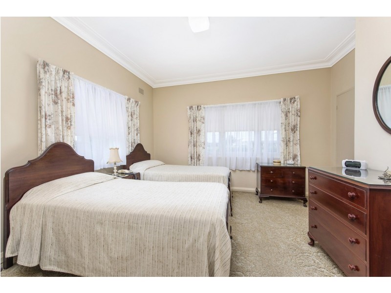 16 Headland Road, North Curl Curl NSW 2099