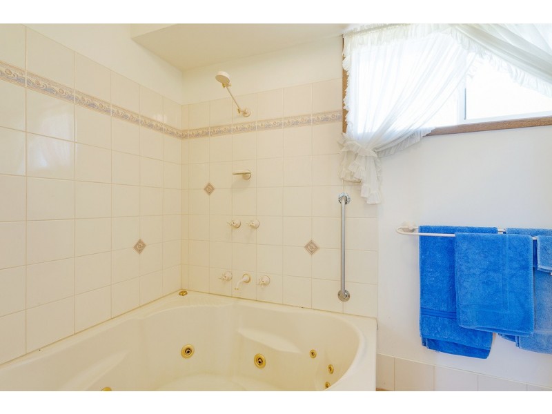 2 BURTONIA COURT, Tura Beach NSW 2548