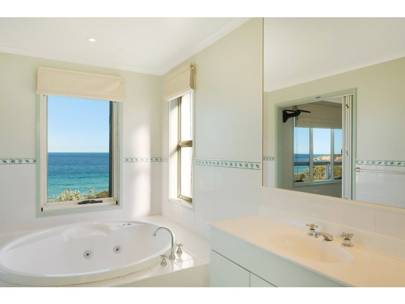2/142 Pacific Way, Tura Beach NSW 2548