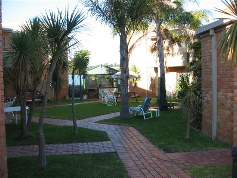 4 CAMERON ST, Merimbula NSW 2548