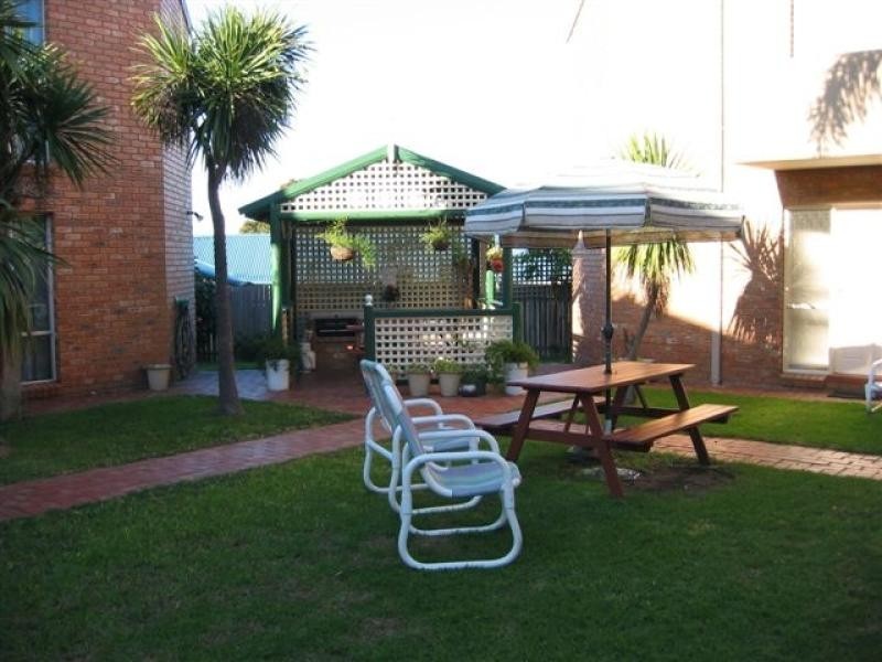 4 CAMERON ST, Merimbula NSW 2548