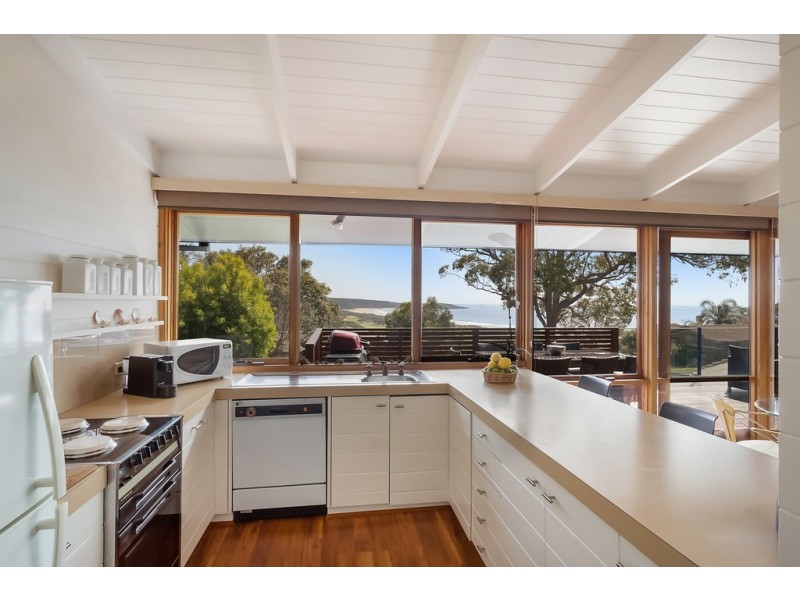 7 SEAVIEW PLACE, Tura Beach NSW 2548