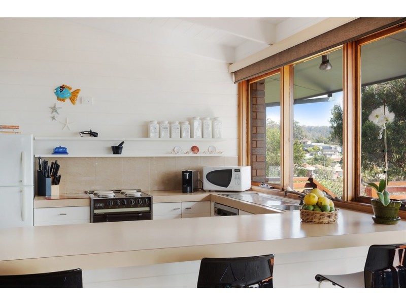 7 SEAVIEW PLACE, Tura Beach NSW 2548