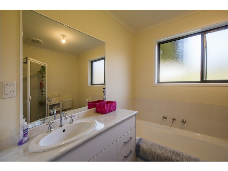 18 ELIZABETH PARADE, Tura Beach NSW 2548