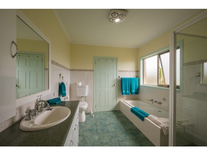 60-62 SAPPHIRE CRESCENT, Merimbula NSW 2548