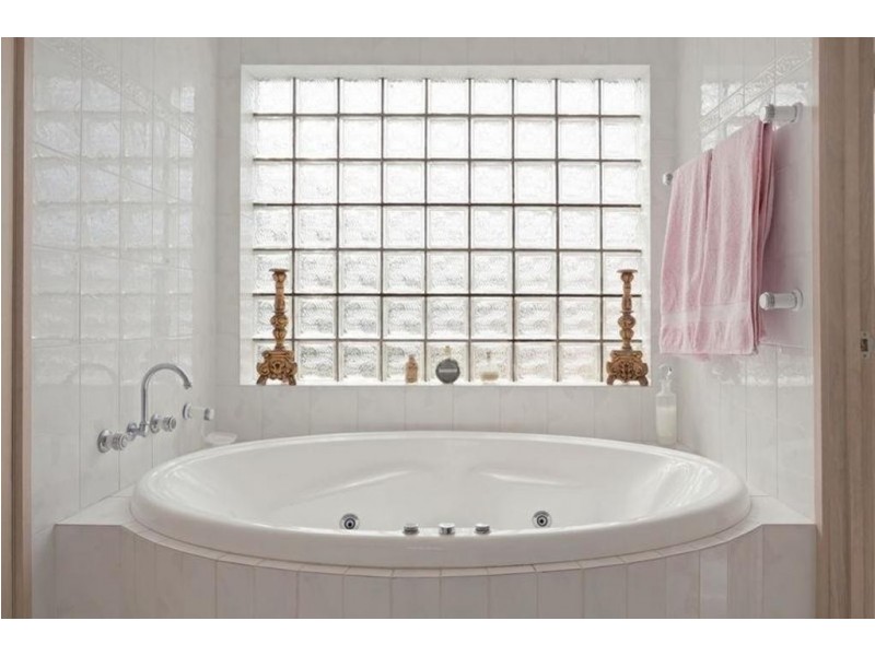 10 LAKEVIEW AVENUE, Merimbula NSW 2548