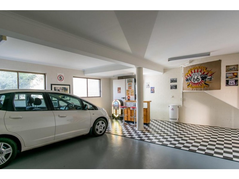 10 LAKEVIEW AVENUE, Merimbula NSW 2548