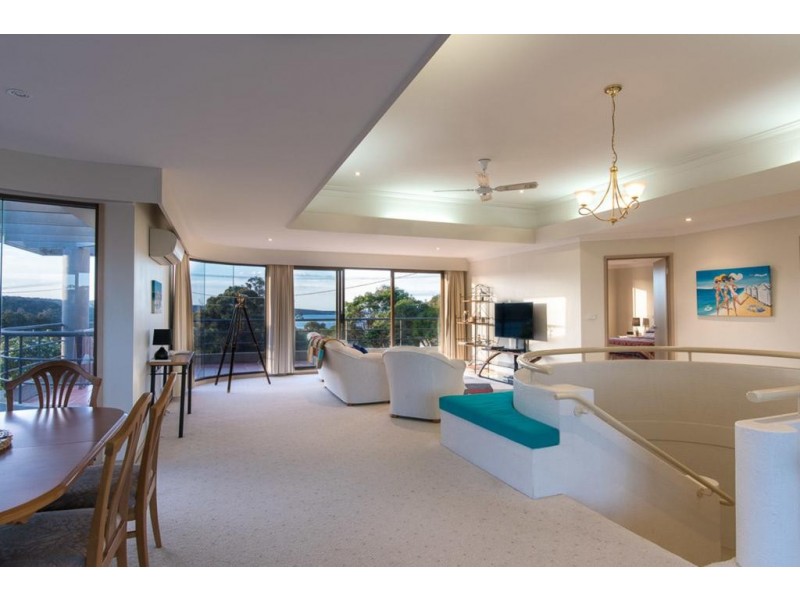 10 LAKEVIEW AVENUE, Merimbula NSW 2548