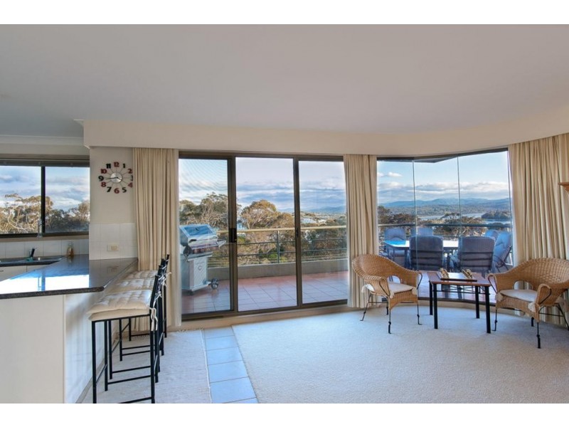 10 LAKEVIEW AVENUE, Merimbula NSW 2548