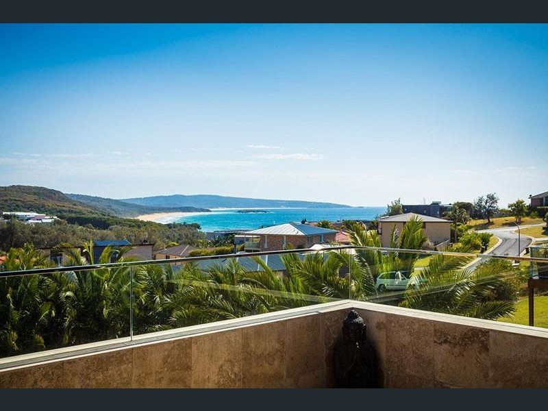 8 ALANNAH CLOSE, Tura Beach NSW 2548