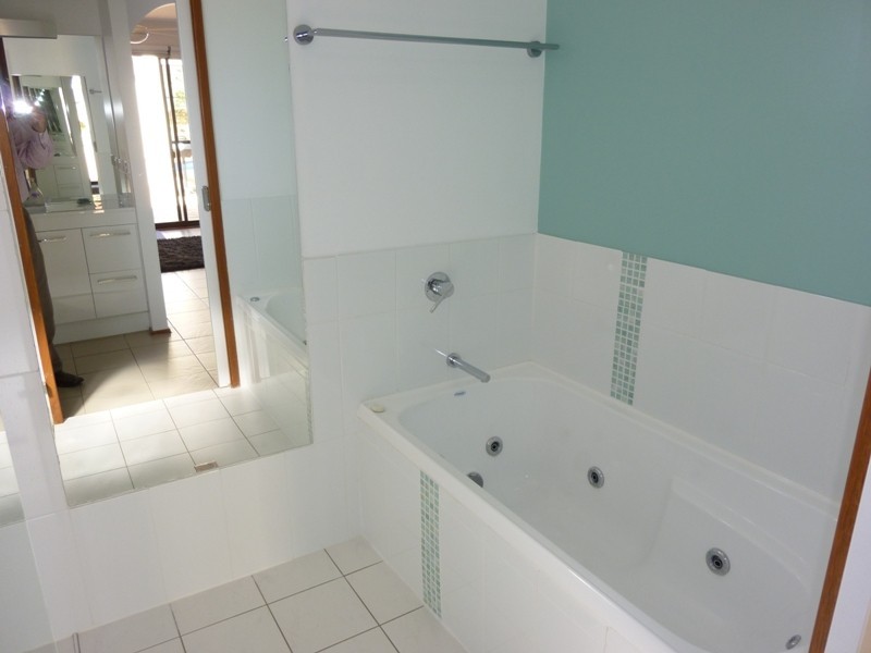 10 Flora Court, Tura Beach NSW 2548