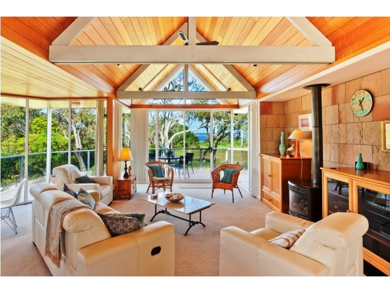 16 Ocean Drive, Merimbula NSW 2548