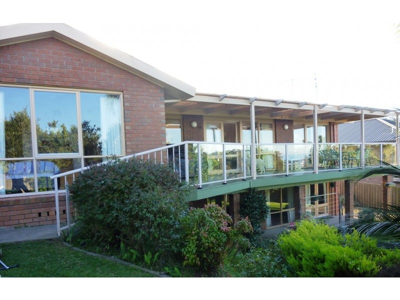 8 Golf Circuit, Tura Beach NSW 2548