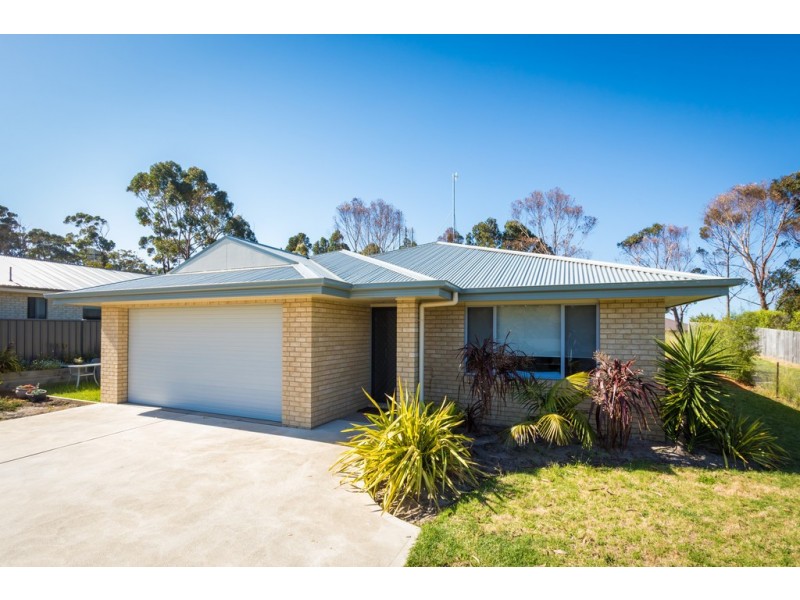 17B ELIZABETH PARADE, Tura Beach NSW 2548