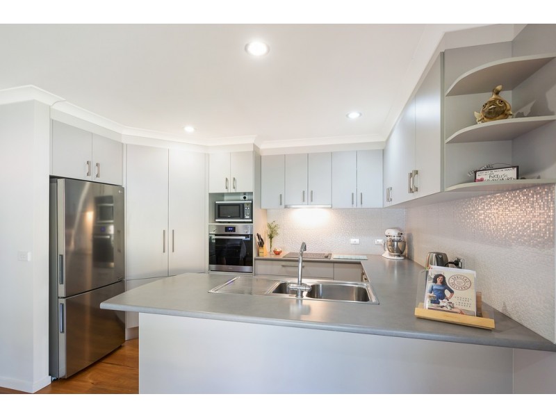 17B ELIZABETH PARADE, Tura Beach NSW 2548