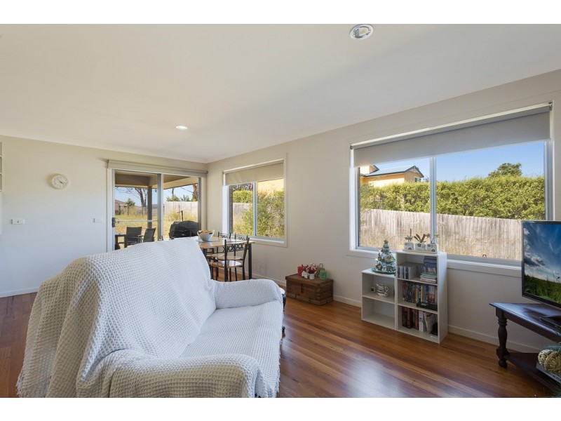 17B ELIZABETH PARADE, Tura Beach NSW 2548