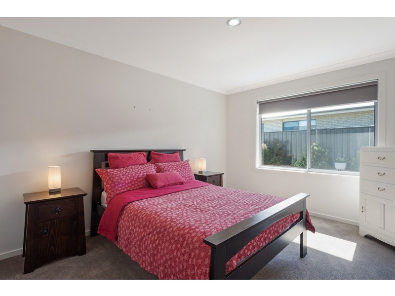 17B ELIZABETH PARADE, Tura Beach NSW 2548