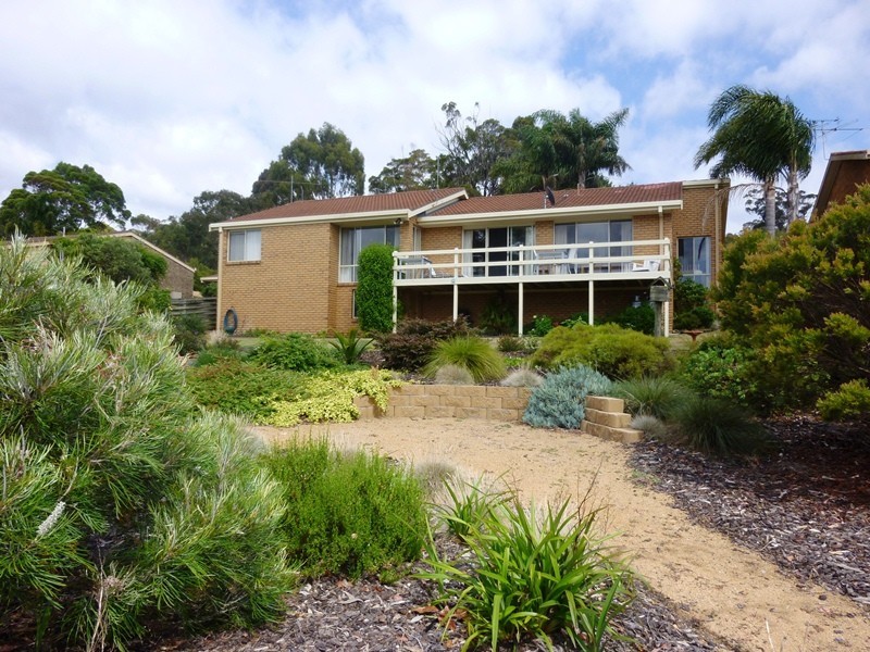 24 Golf Circuit, Tura Beach NSW 2548