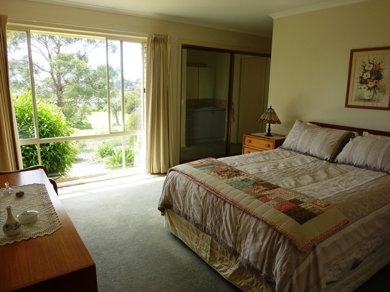 24 Golf Circuit, Tura Beach NSW 2548