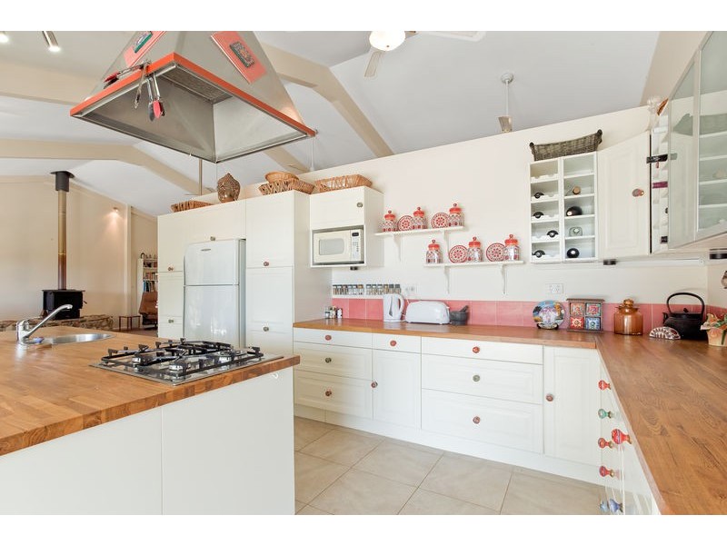 10 Ferntree Lane, Tura Beach NSW 2548