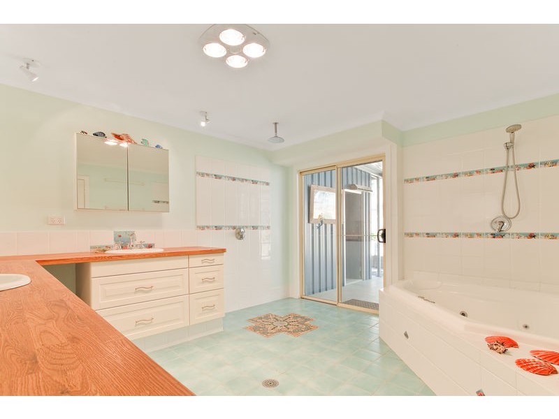 10 Ferntree Lane, Tura Beach NSW 2548