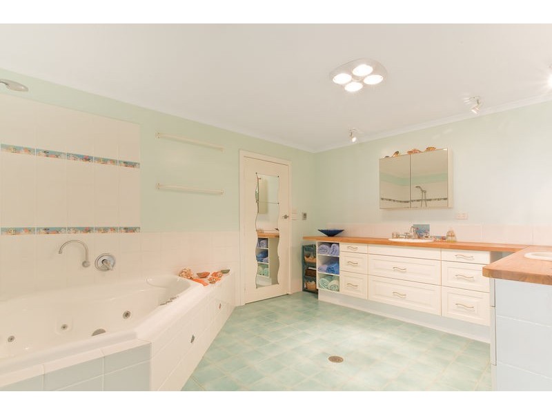 10 Ferntree Lane, Tura Beach NSW 2548