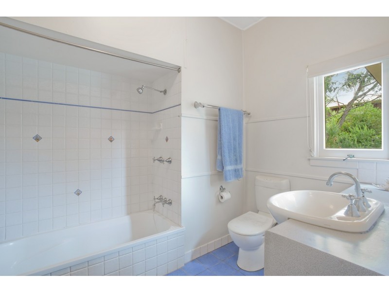 21 Lakeview Avenue, Merimbula NSW 2548