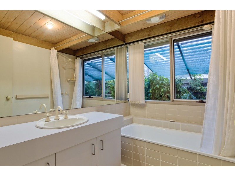 84 Golf Circuit, Tura Beach NSW 2548