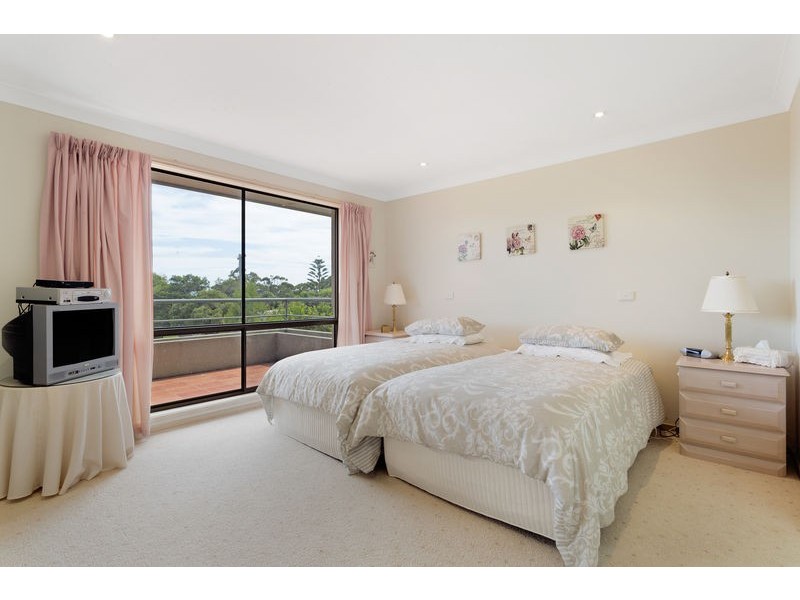 10 Lakeview Avenue, Merimbula NSW 2548