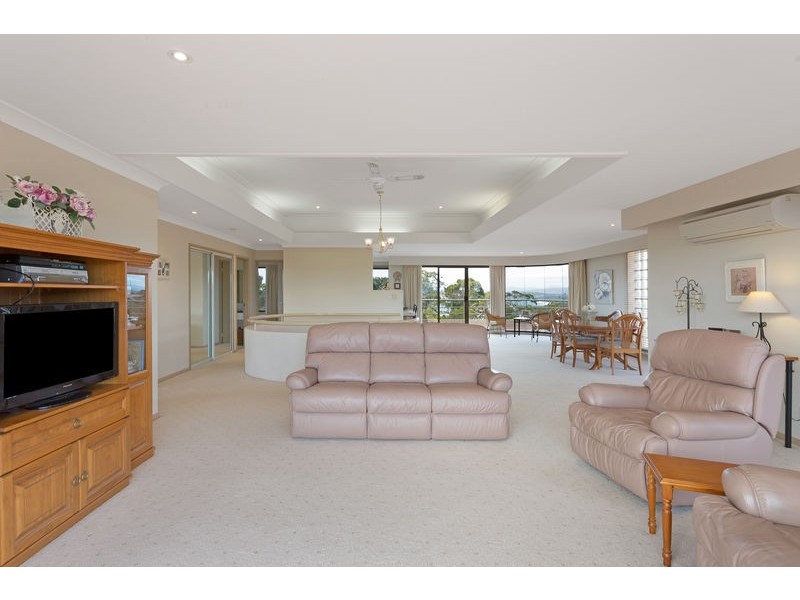 10 Lakeview Avenue, Merimbula NSW 2548