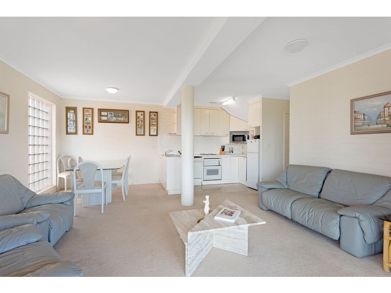 10 Lakeview Avenue, Merimbula NSW 2548