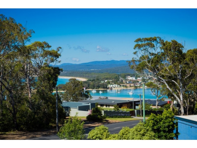 4 Lakeview Avenue, Merimbula NSW 2548