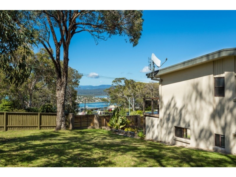 4 Lakeview Avenue, Merimbula NSW 2548