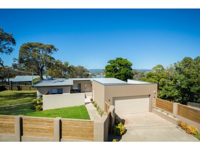 4 Lakeview Avenue, Merimbula NSW 2548