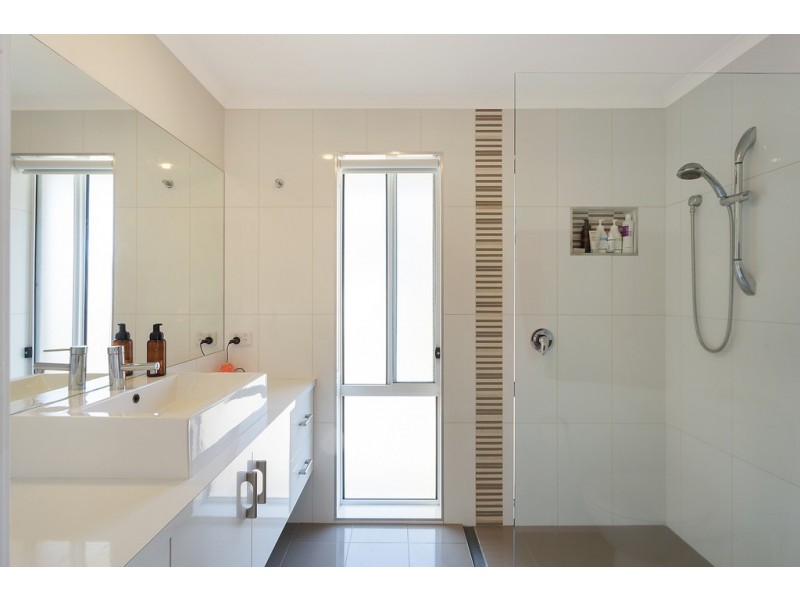 6 MULLOWAY CIRCUIT, Merimbula NSW 2548