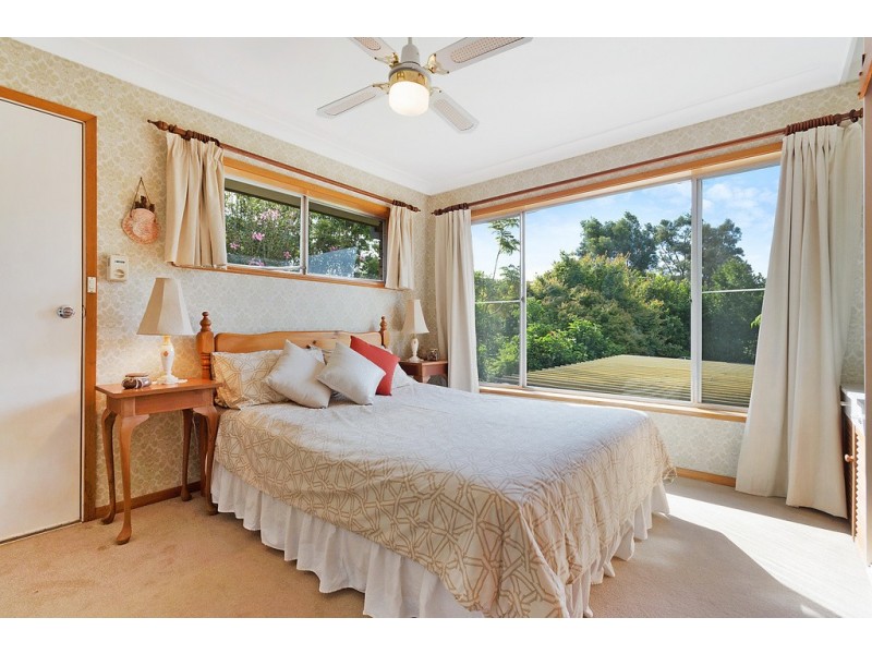 17 ILLAWONG HEIGHTS, Merimbula NSW 2548
