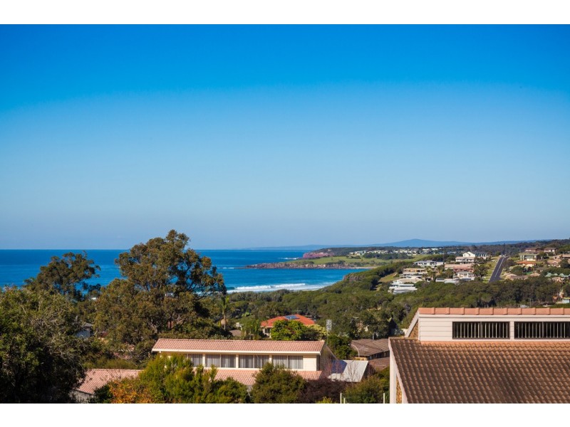 17 TELOPEA CRESCENT, Tura Beach NSW 2548