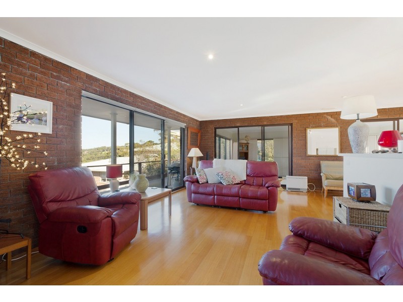 17 TELOPEA CRESCENT, Tura Beach NSW 2548