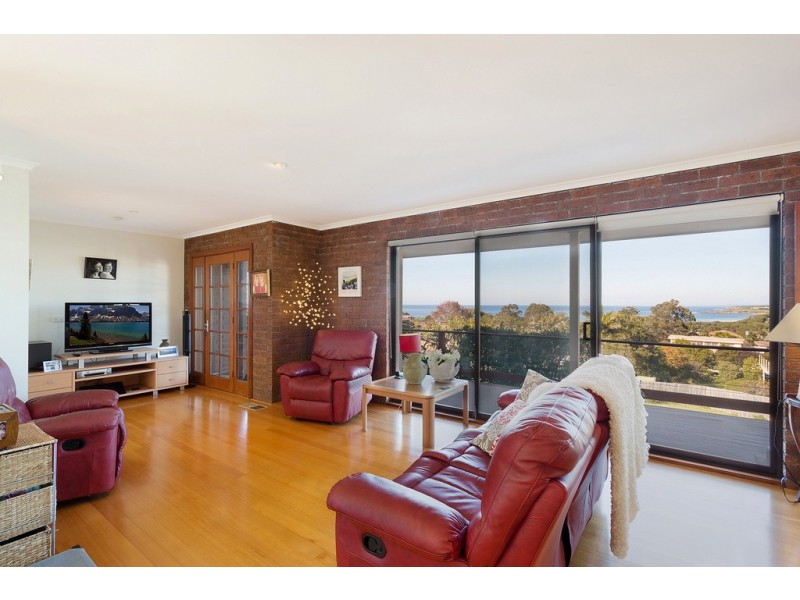 17 TELOPEA CRESCENT, Tura Beach NSW 2548