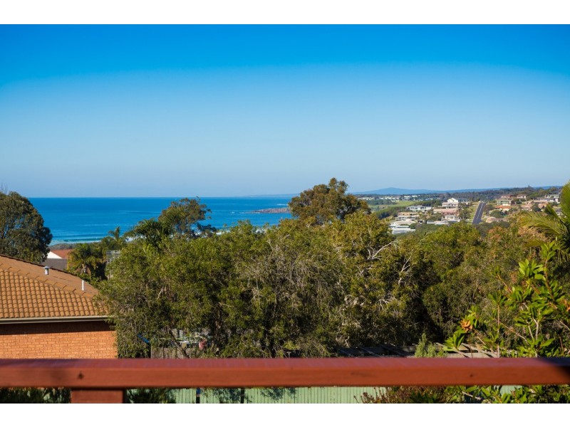 17 TELOPEA CRESCENT, Tura Beach NSW 2548