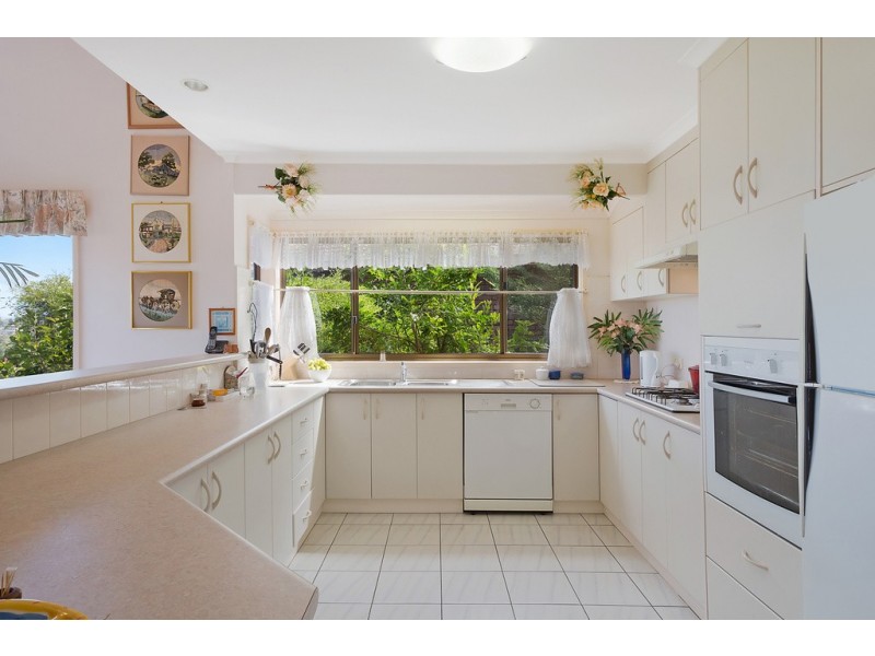 5 WARATAH COURT, Tura Beach NSW 2548