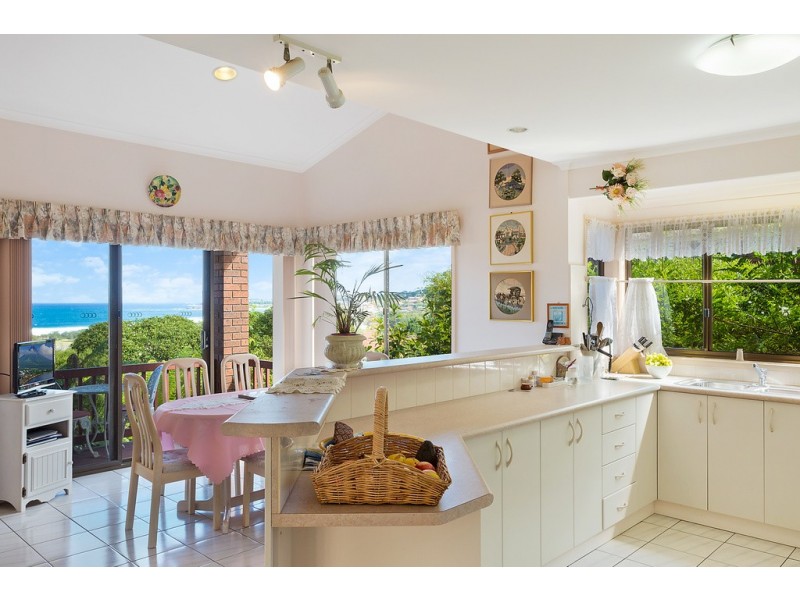 5 WARATAH COURT, Tura Beach NSW 2548