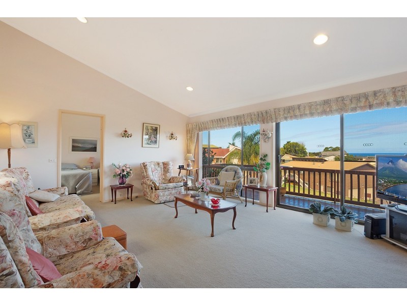 5 WARATAH COURT, Tura Beach NSW 2548