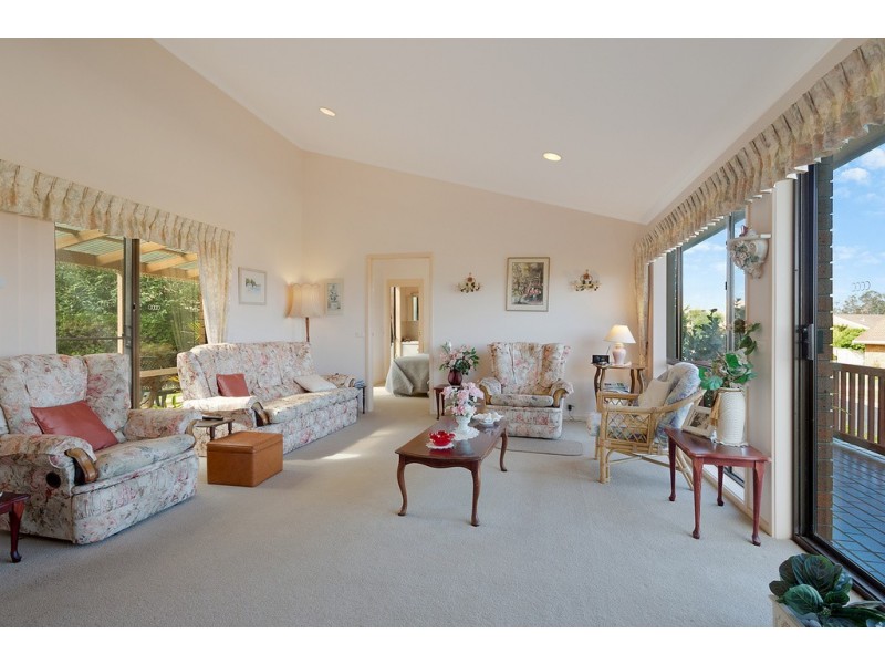 5 WARATAH COURT, Tura Beach NSW 2548